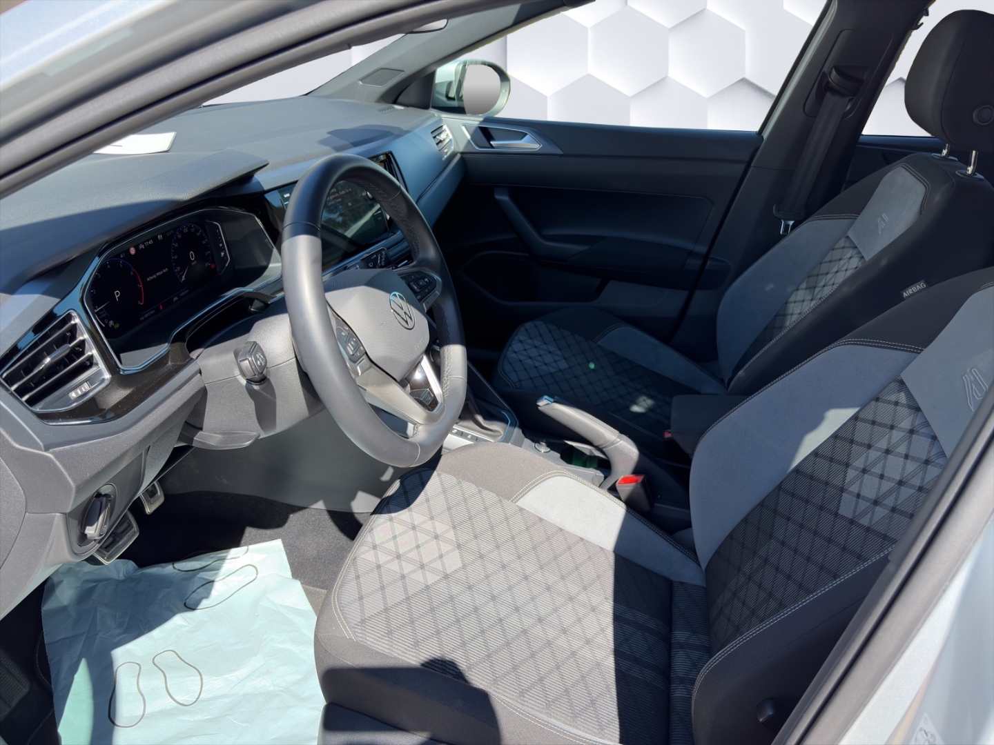 Taigo R-Line 1.5 TSI OPF DSG MatrixLED ACC Rückfahrkamera ParkAssist Sitzheizung