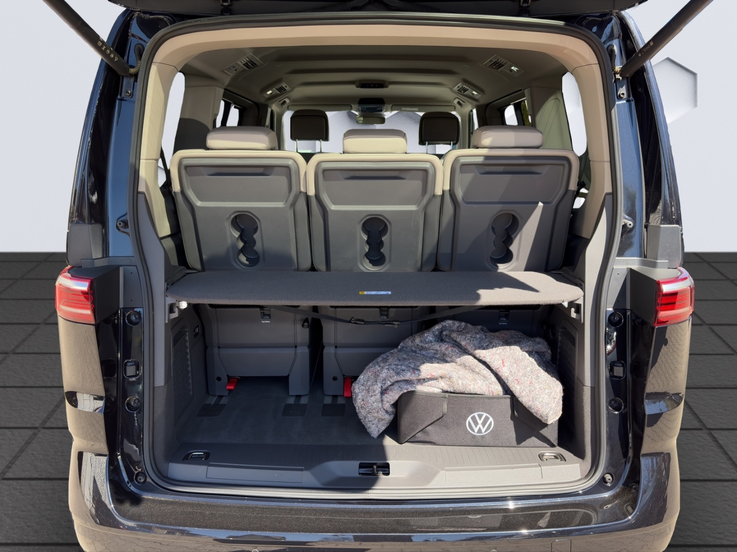 T7 Multivan Life 2.0 TDI 110kW DSG AHZV MatrixLED ACC ParkAssist 360°Kamera Standheizung Sitzheizung 7-Sitzer