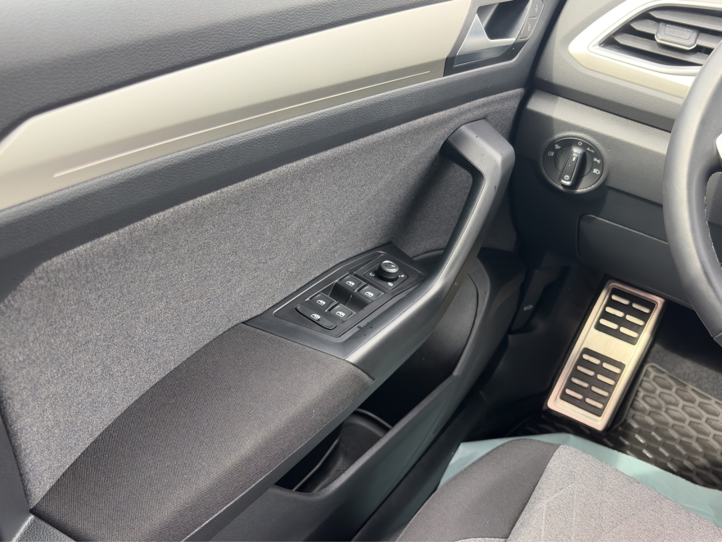 T-Roc Move EU6d MOVE 1.5 TSI 110kW MatrixLED Rückfahrkamera ParkAssist Sitzheizung