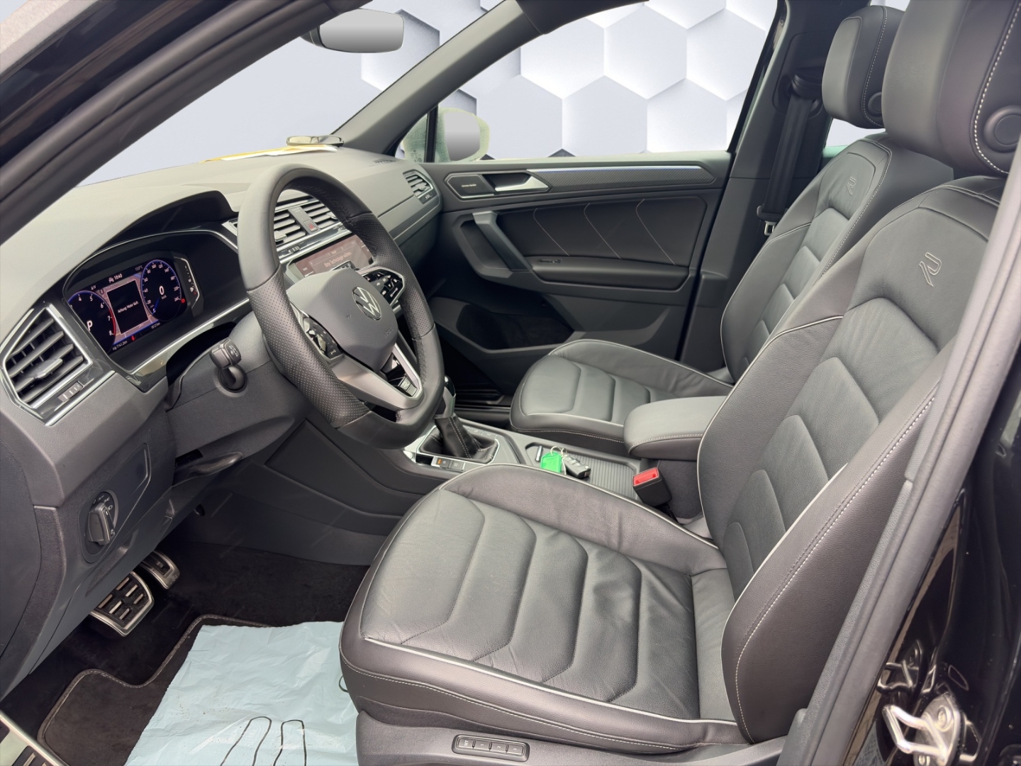 Tiguan BMT Start-Stopp EU6d R-Line 1.5 TSI 110kW AHZV LED PanoDach ACC 360°Kamera Standheizung Sitzheizung