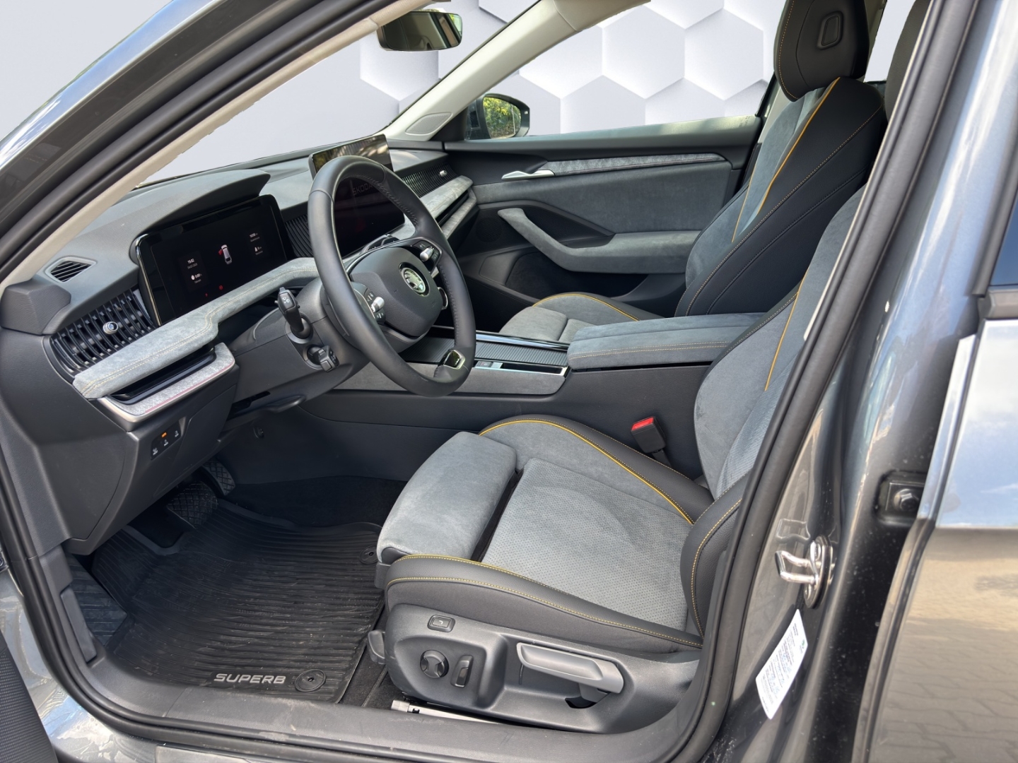 Superb Combi Selection 1.5 TSI 110KW DSG DCC AHZV Matrix-LED PDC Navi Rückfahrkamera