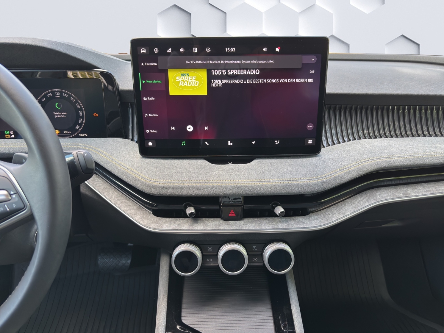 Superb Combi Selection 1.5 TSI 110KW DSG DCC AHZV Matrix-LED PDC Navi Rückfahrkamera