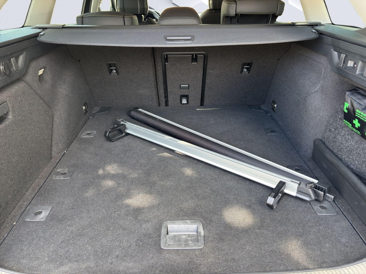 Superb Combi Selection 1.5 TSI 110KW DSG DCC AHZV Matrix-LED PDC Navi Rückfahrkamera