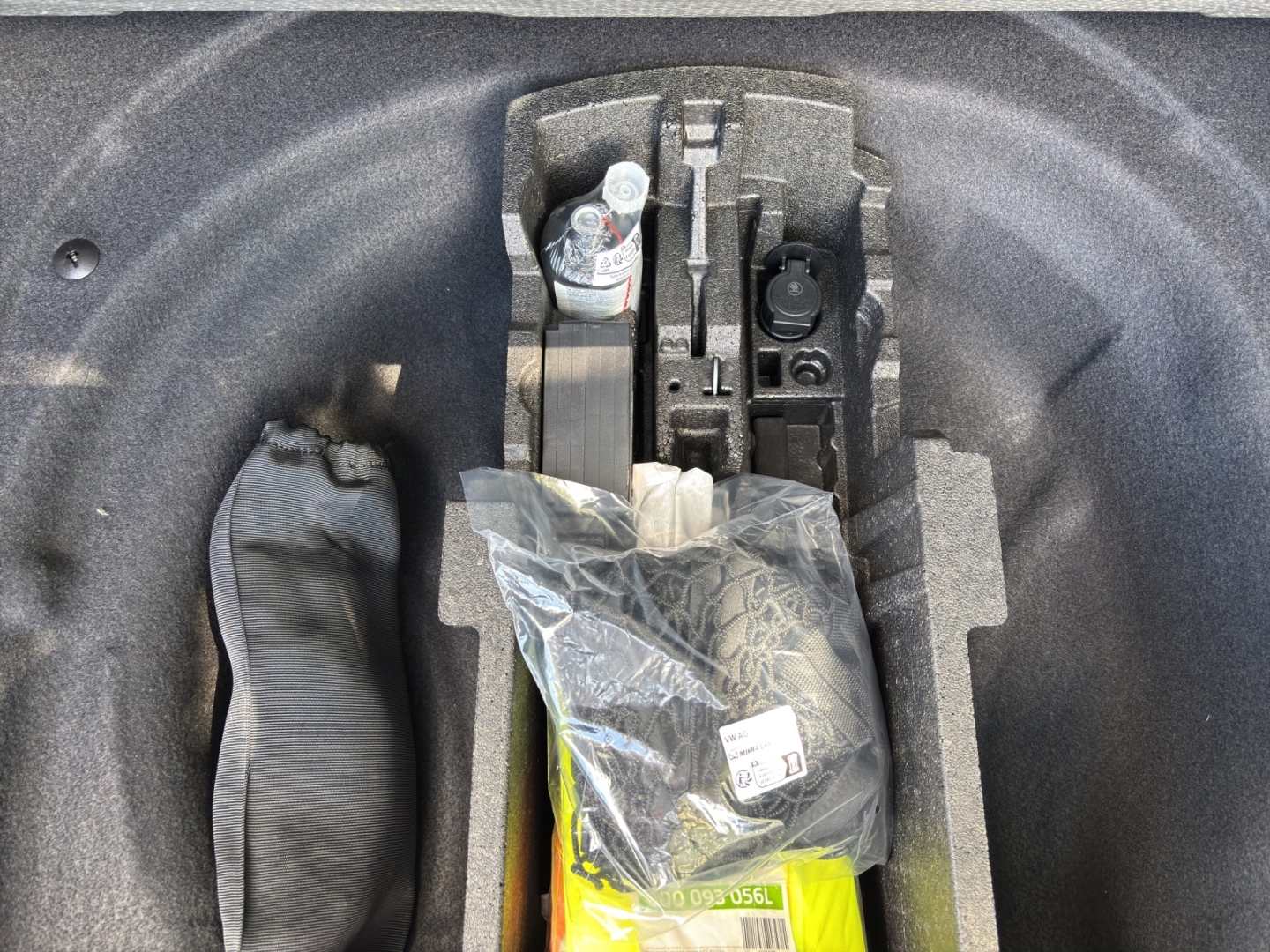 Superb Combi Selection 1.5 TSI 110KW DSG DCC AHZV Matrix-LED PDC Navi Rückfahrkamera