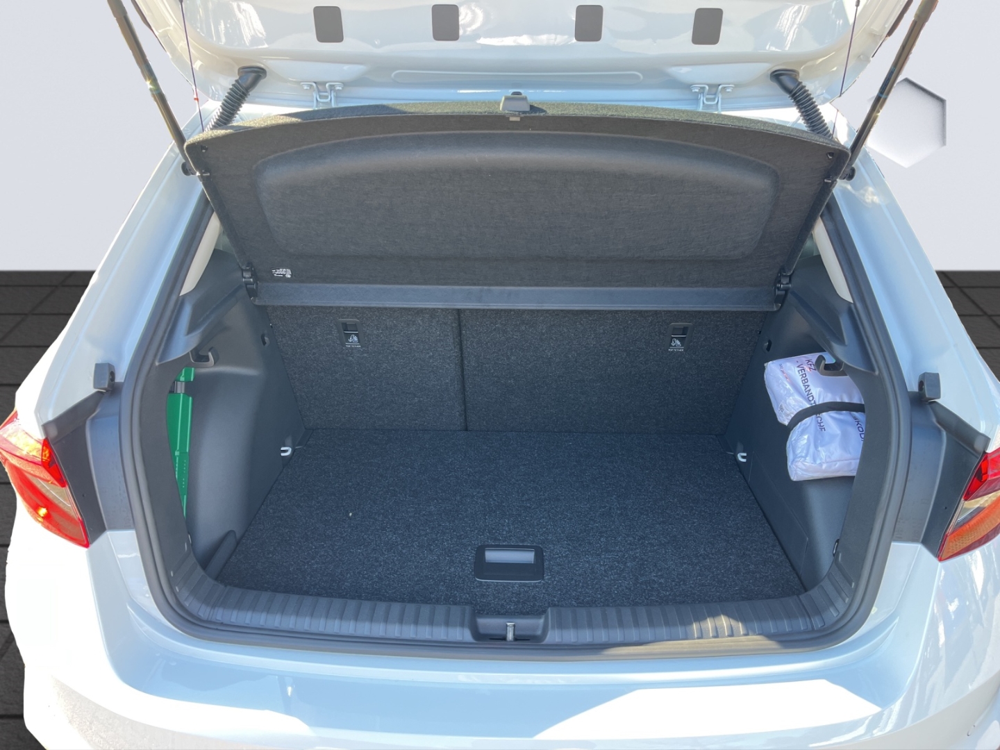 Fabia Tour Digitales Cockpit LED Sperrdiff. ACC Apple CarPlay Android Auto Mehrzonenklima