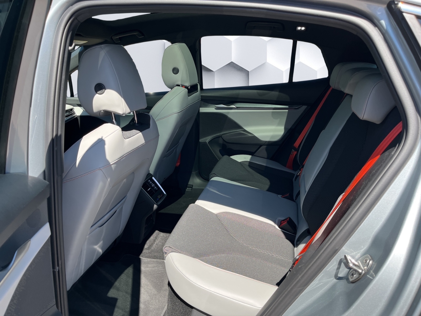 Enyaq Lodge Coupe 60 63kWh AHZV LED PanoDach Rückfahrkamera Sitzheizung