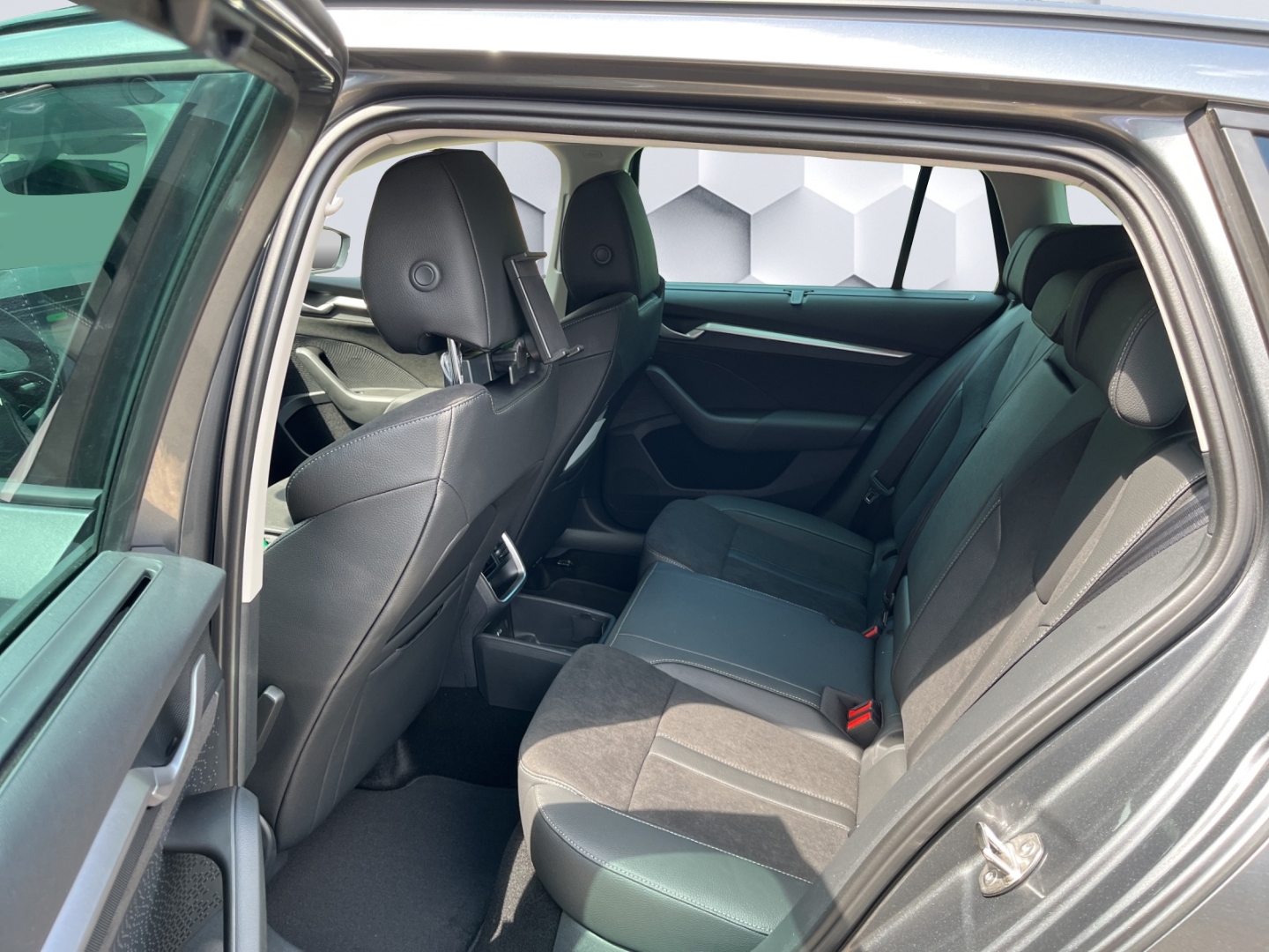 Octavia Combi 1.5 TSI mHEV 110 kW Selection HUD Navi Digitales Cockpit Soundsystem 360 Kamera