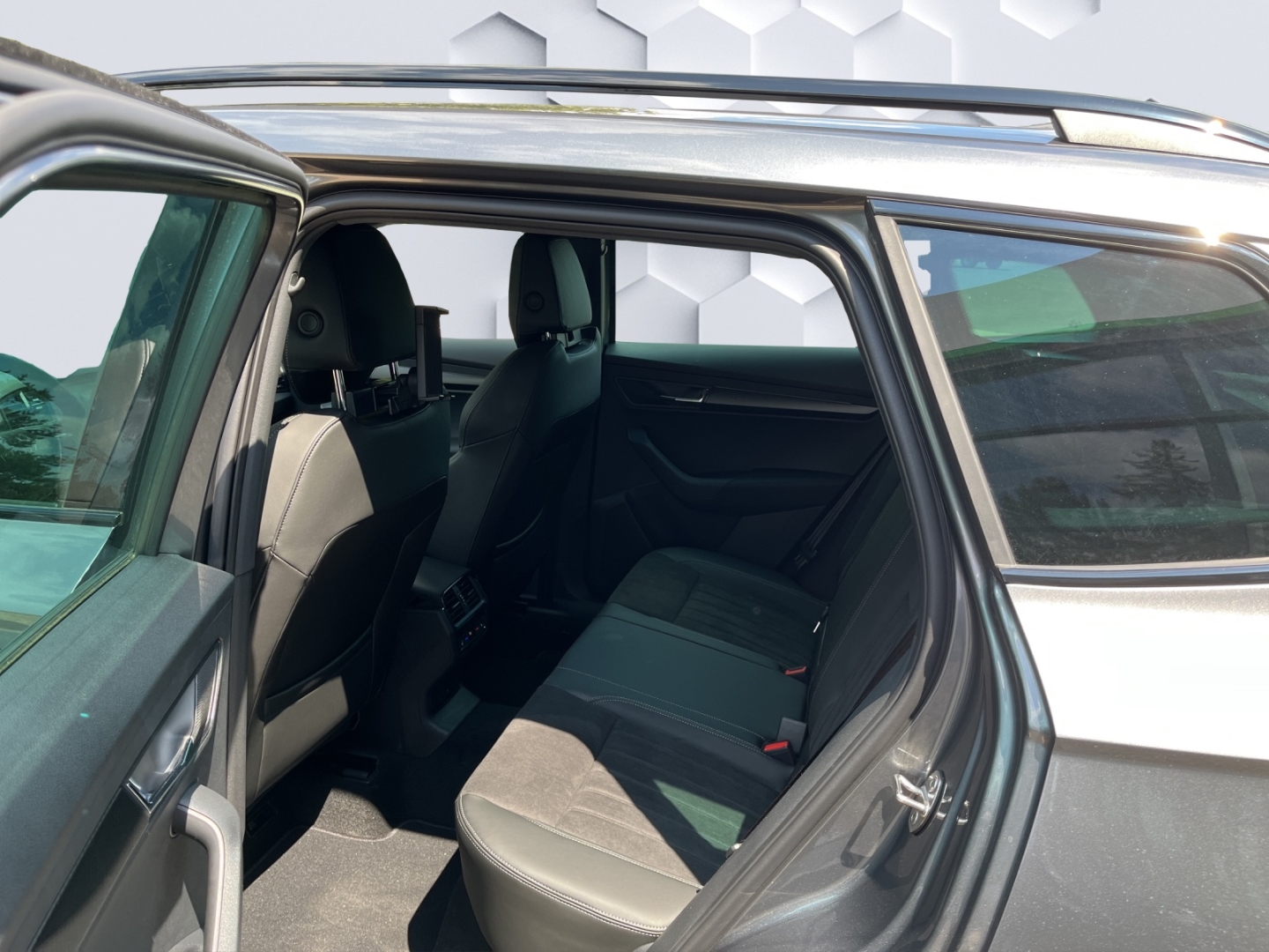 Karoq Sportline Sportpaket AD AHK El. Panodach Navi Soundsystem LED Blendfreies Fernl.