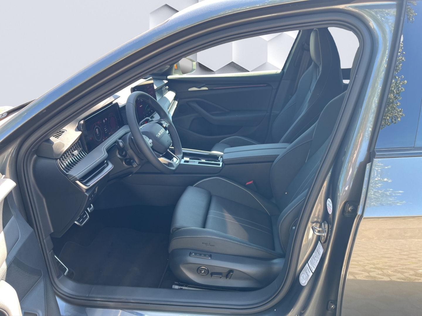 Superb Combi 1.5 TSI iV 150 kW Sportline HUD AD AHK-klappbar El. Panodach Digitales Cockpit