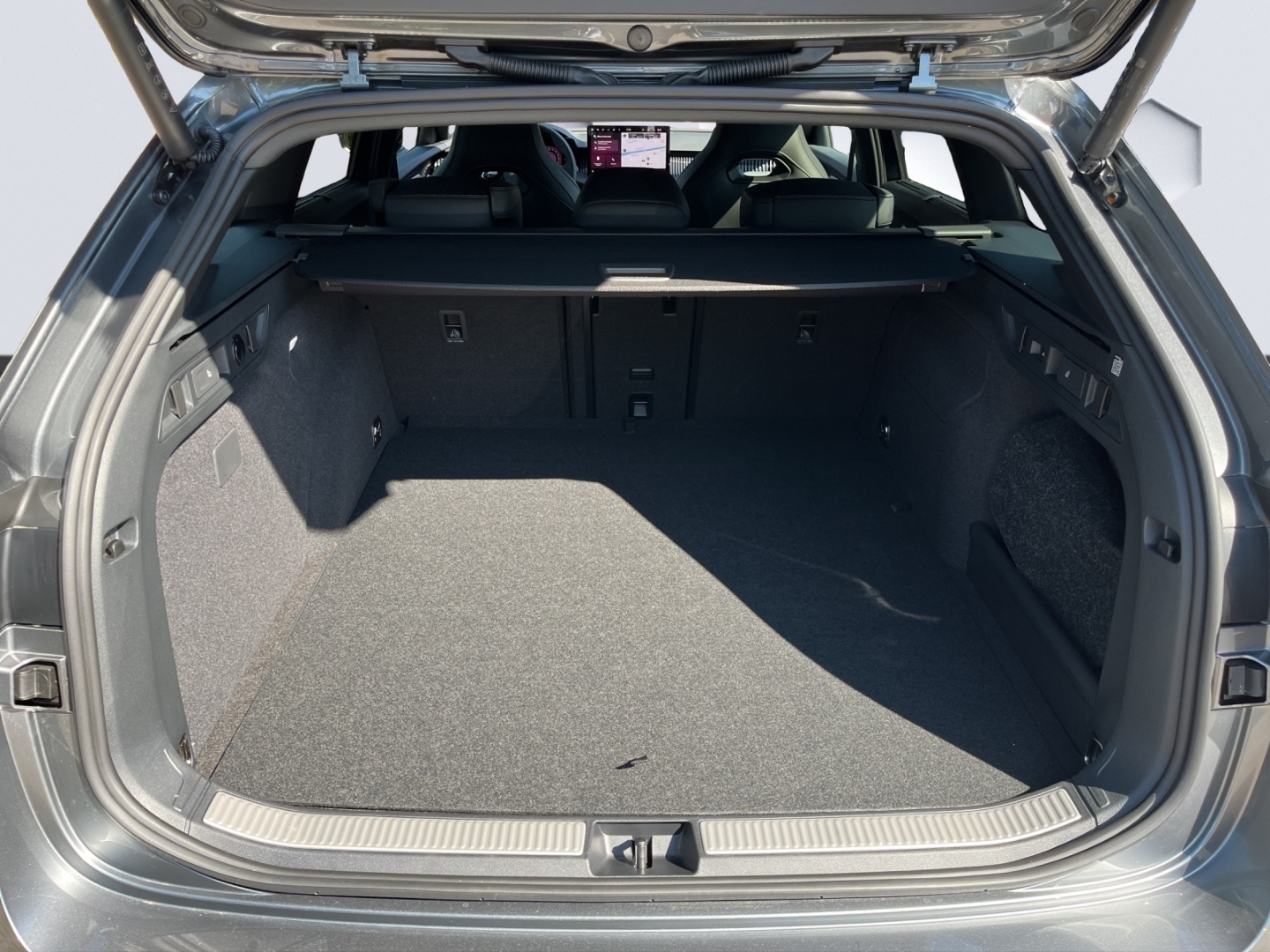 Superb Combi 1.5 TSI iV 150 kW Sportline HUD AD AHK-klappbar El. Panodach Digitales Cockpit