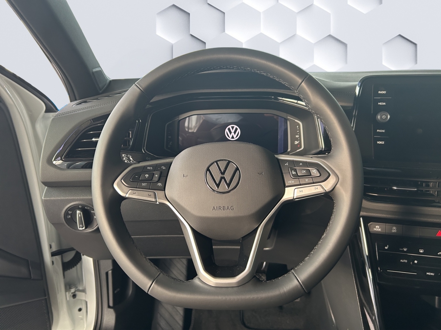 T-Roc Style 2.0l TDI DSG AhK Navi IQ Drive W+S Reifen