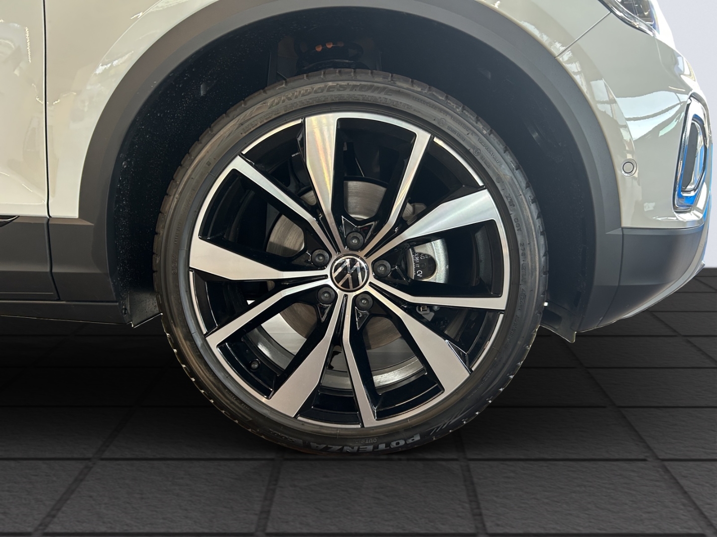 T-Roc Style 2.0l TDI DSG AhK Navi IQ Drive W+S Reifen