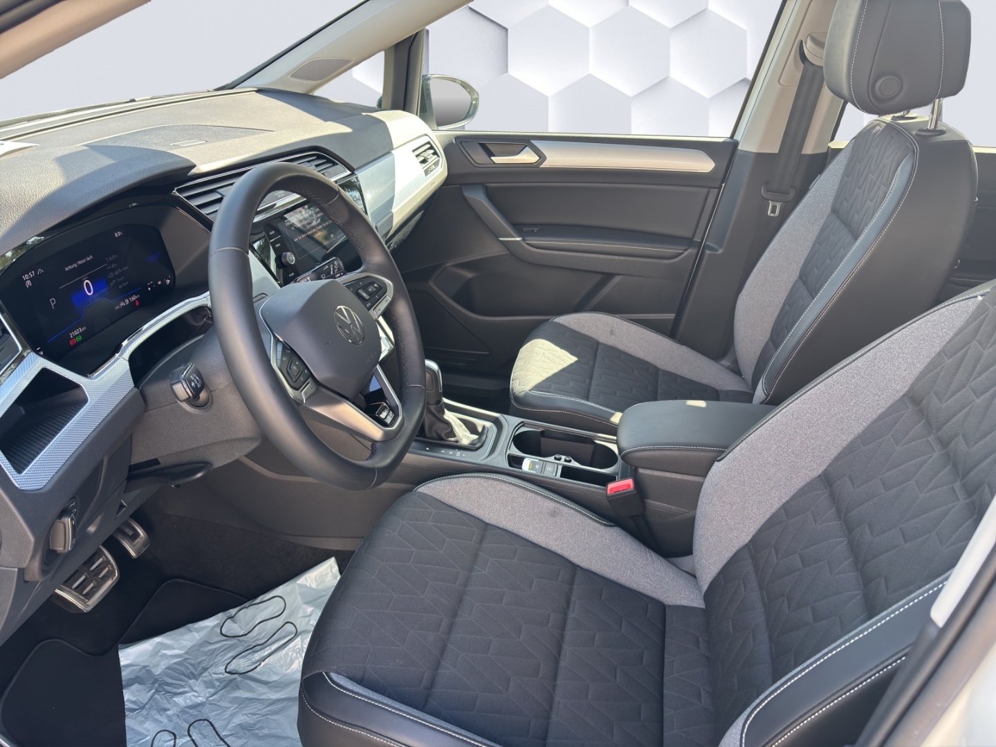 Touran BMT Start-Stopp Comfortline 1.5 TSI 110kW DSG AHZV LED GJR TrailerAssist Sitzheizung