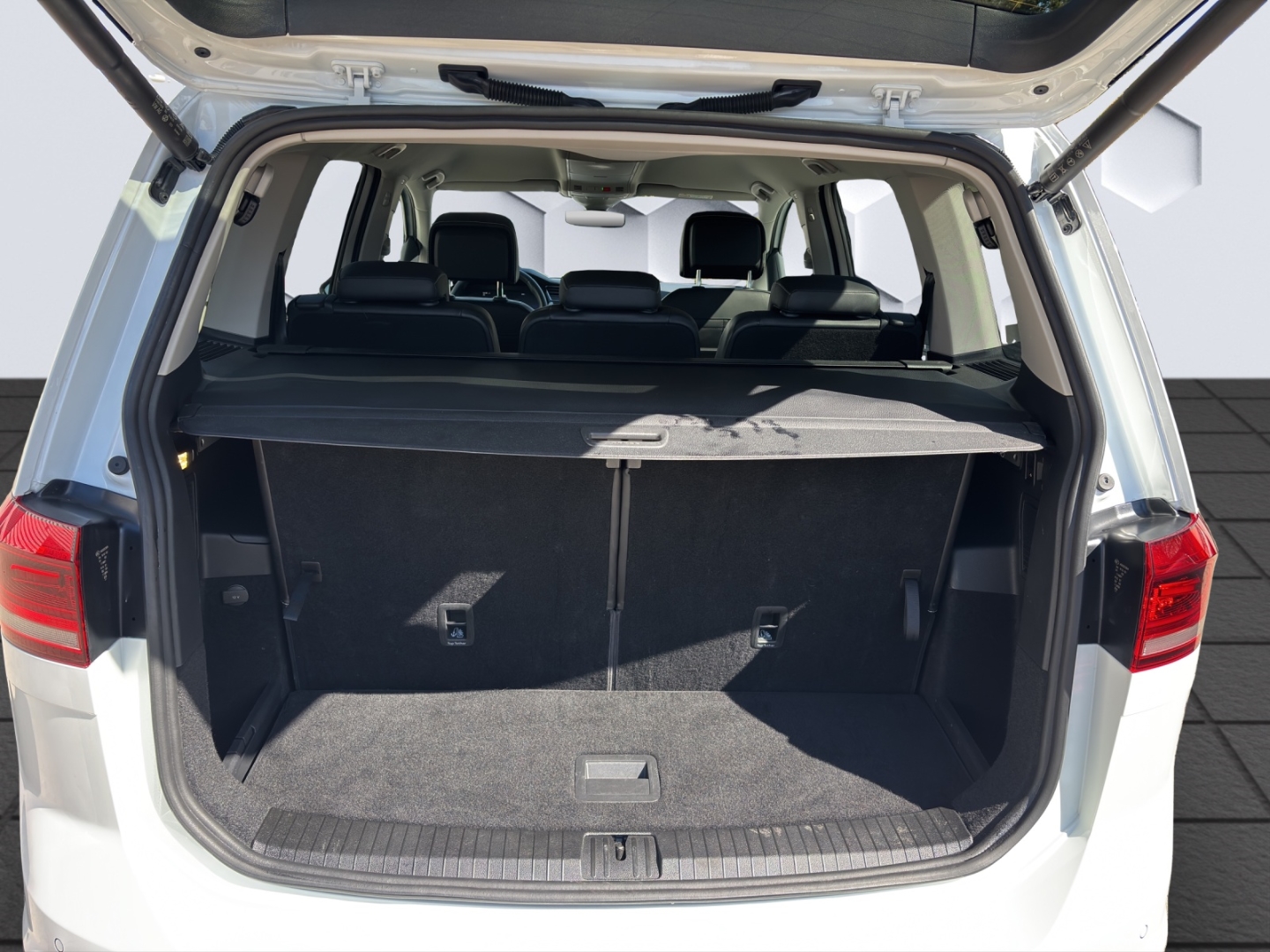 Touran BMT Start-Stopp Comfortline 1.5 TSI 110kW DSG AHZV LED GJR TrailerAssist Sitzheizung