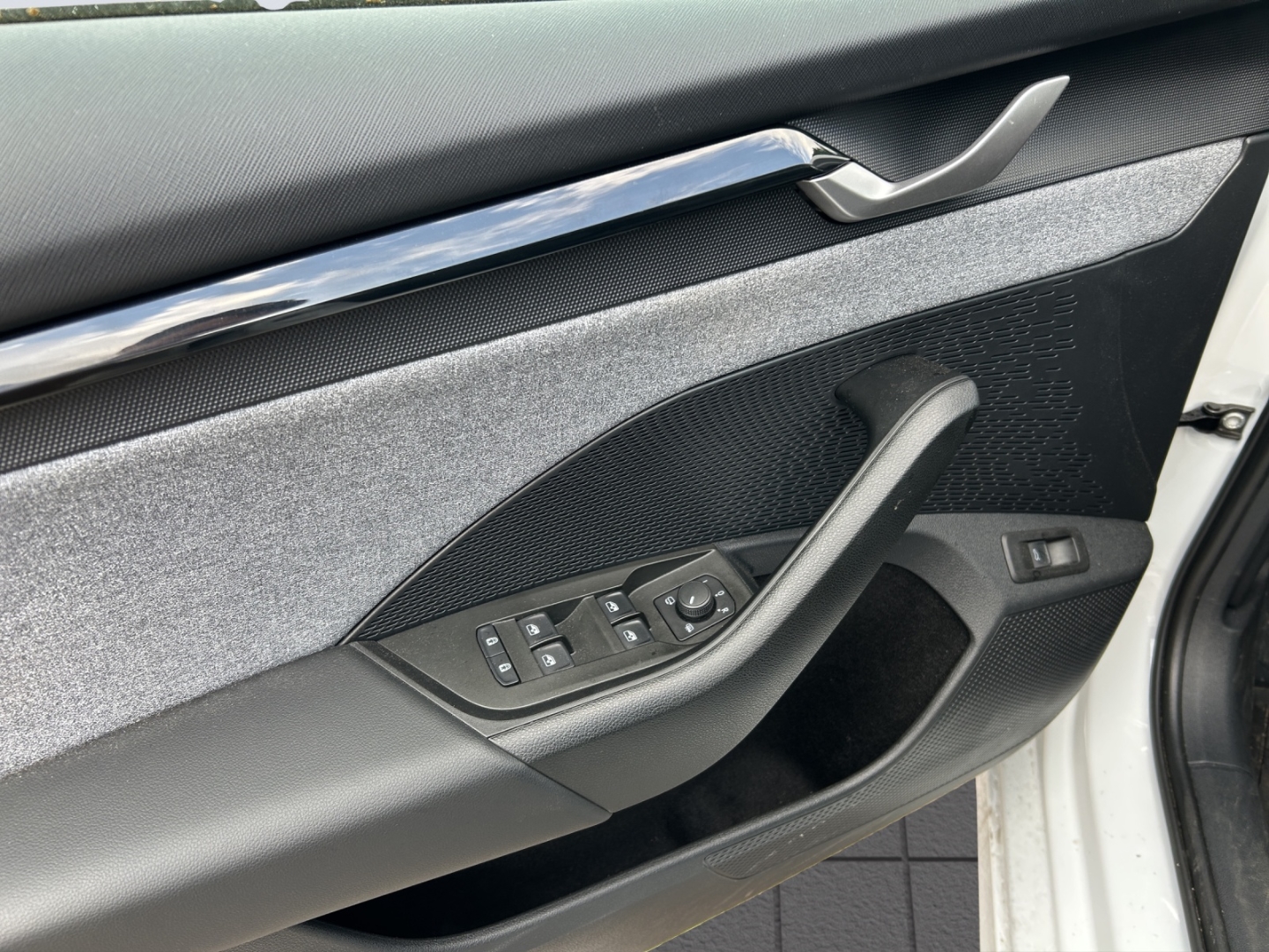 Octavia Combi 1.5 TSI mHEV DSG- Selection-Side Assist-beheizbares Lenkrad-verfügbar!