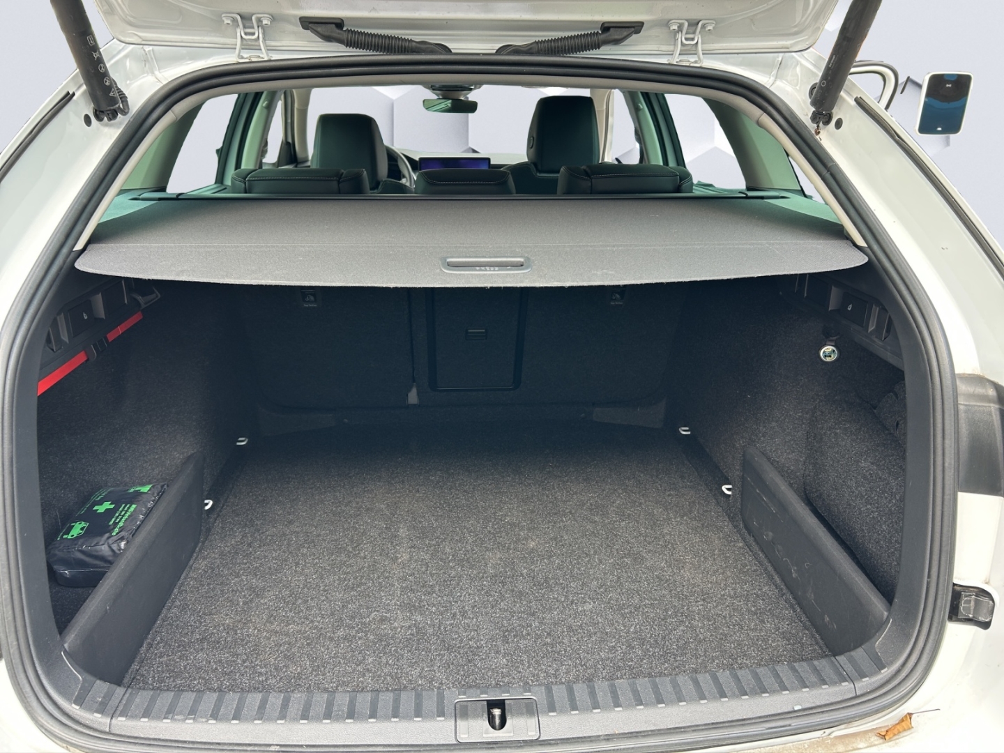 Octavia Combi 1.5 TSI mHEV DSG- Selection-Side Assist-beheizbares Lenkrad-verfügbar!