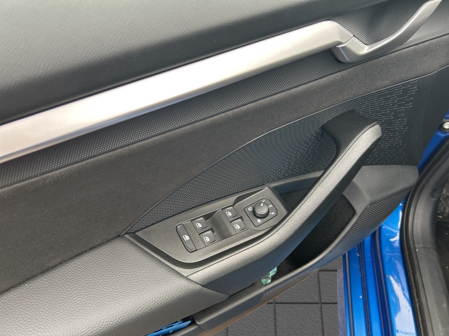 Octavia Combi 1.5 TSI mHEV 85kW Selection EU6e HUD AHK-klappbar Navi Digitales Cockpit
