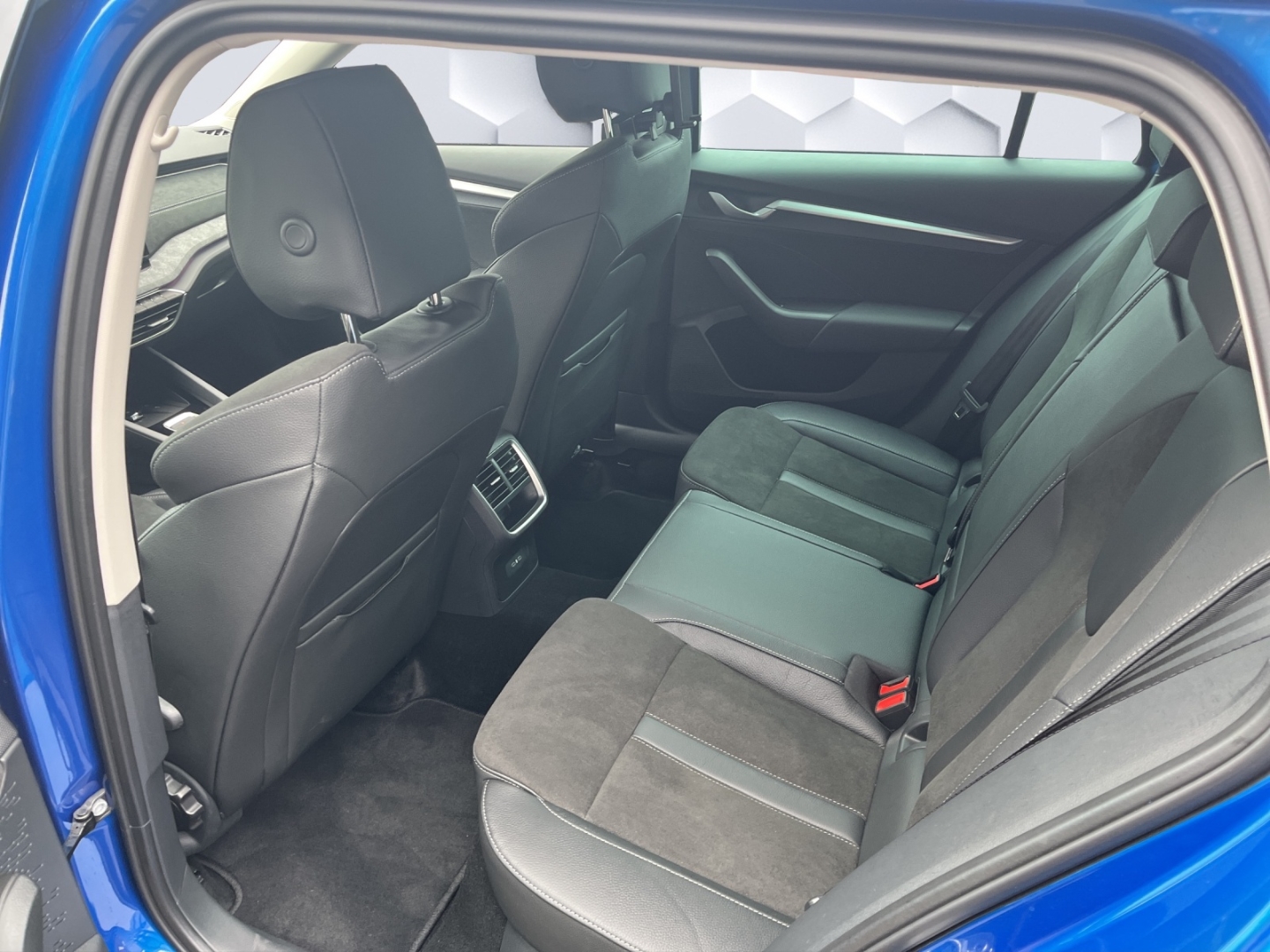 Octavia Combi 1.5 TSI mHEV 85kW Selection EU6e HUD AHK-klappbar Navi Digitales Cockpit